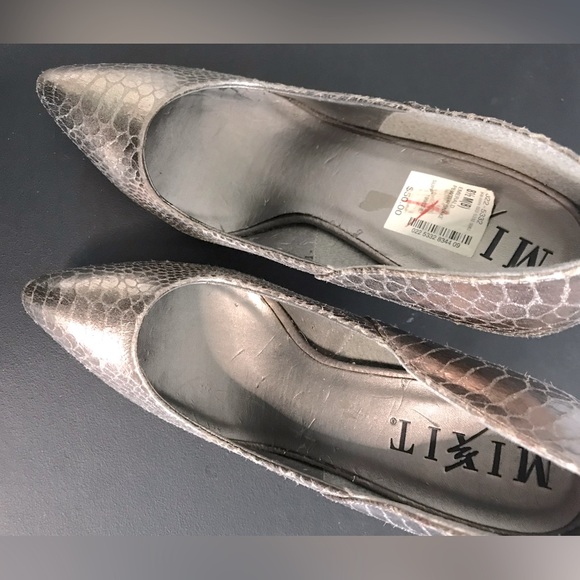 Mixit Pewter Snake “Emerald” Pumps - Picture 6 of 8